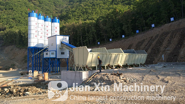 HZS120 concrete mixing plant produced by Zhengzhou Jianxin Machinery works at the Yanji construction site.