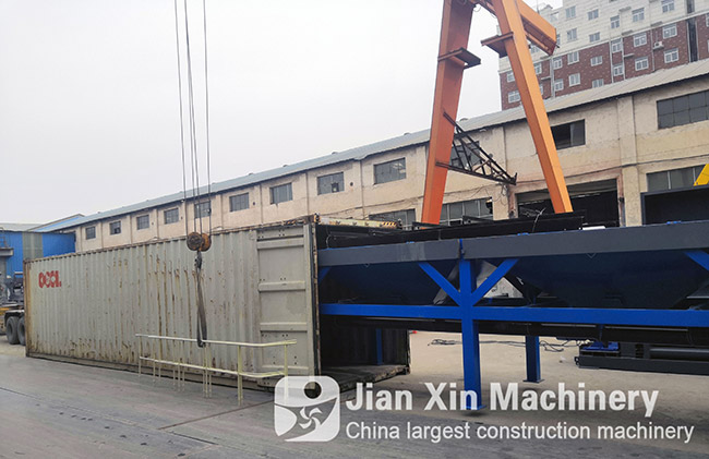 The HZS50 concrete mixing station to be sent to uzbekistan was being loaded.